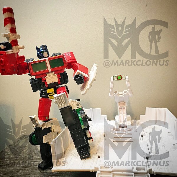 Official In Hand Image Transformers Holiday Optimus Prime Design  (2 of 10)